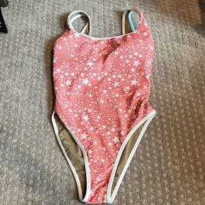 Lainsnow coral star swim